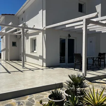 מלון דירות Meraki 3*